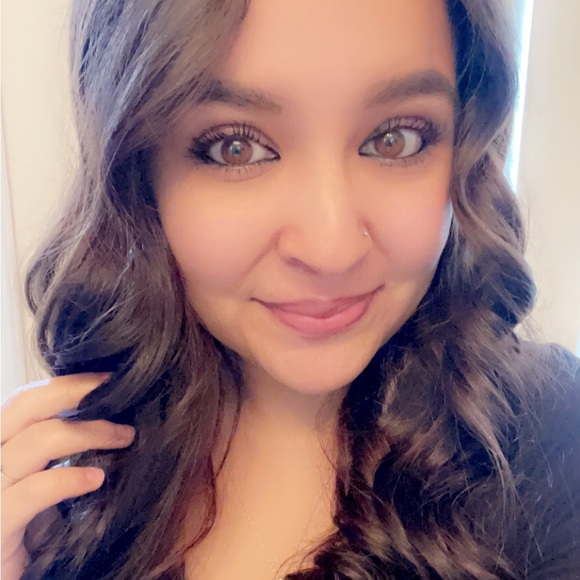 Meet your Posher, Sierra - Picture 2 of 2